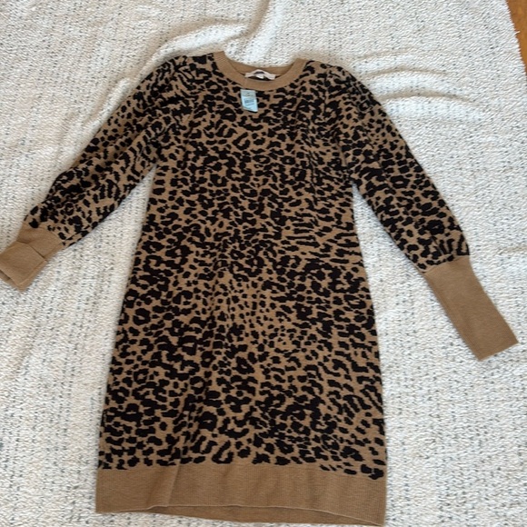 LOFT Leopard Print Sweater Dress – Medium Petite | Cozy Elegance | Animal Print - Picture 4 of 7